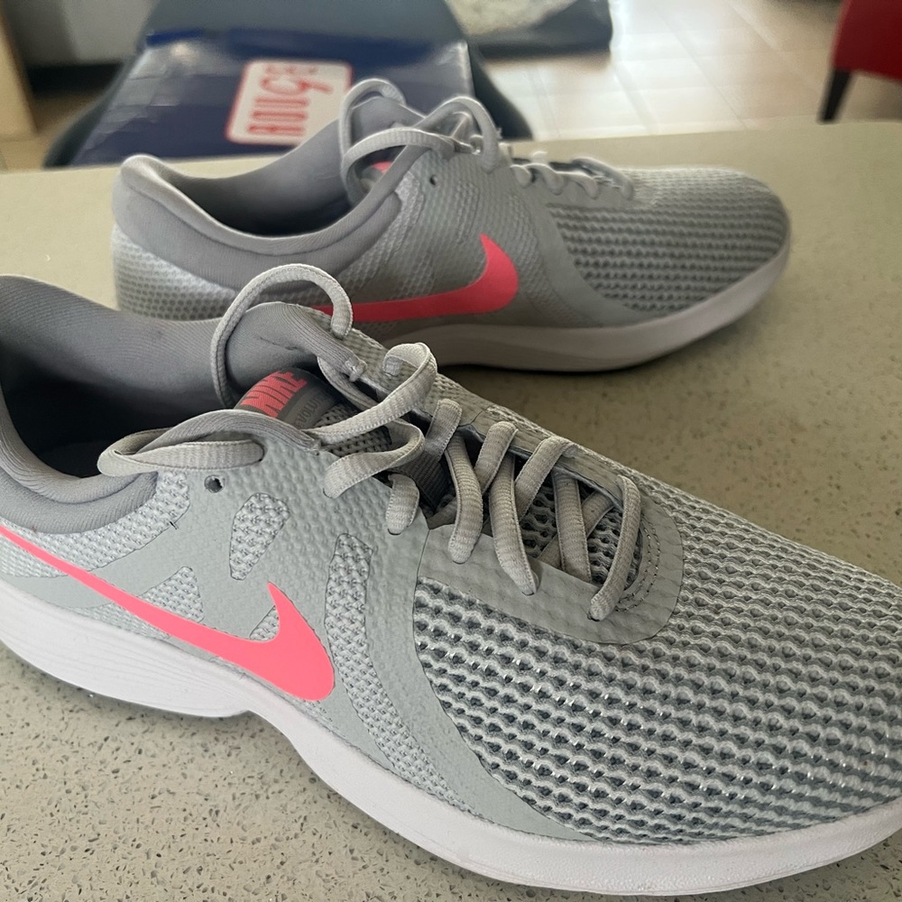 Nike Women's Light Gray and Pink Sneakers